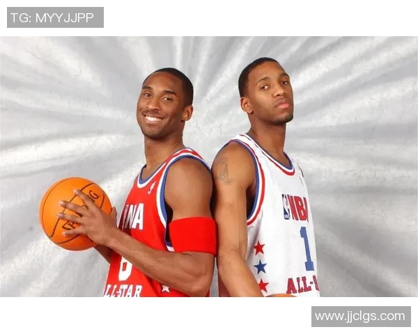 足球明星与篮球明星同框合影展现运动魅力与友谊的精彩瞬间