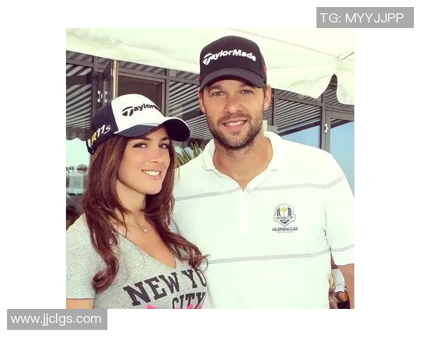 全球足球明星与伴侣的甜蜜瞬间大集合 全球足球明星与伴侣的甜蜜瞬间大集合